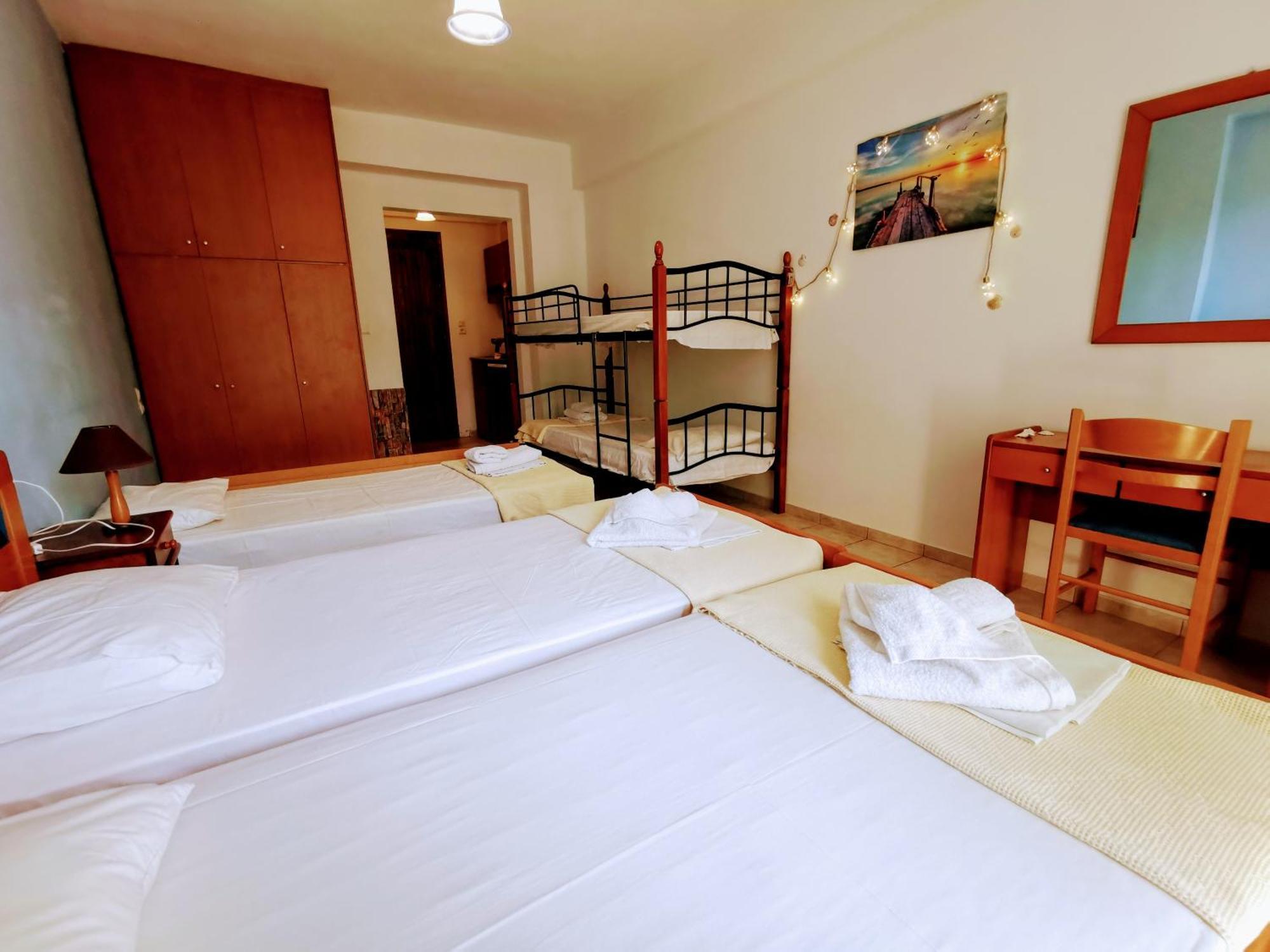 Iris Studios Áyios Nikítas Quarto foto